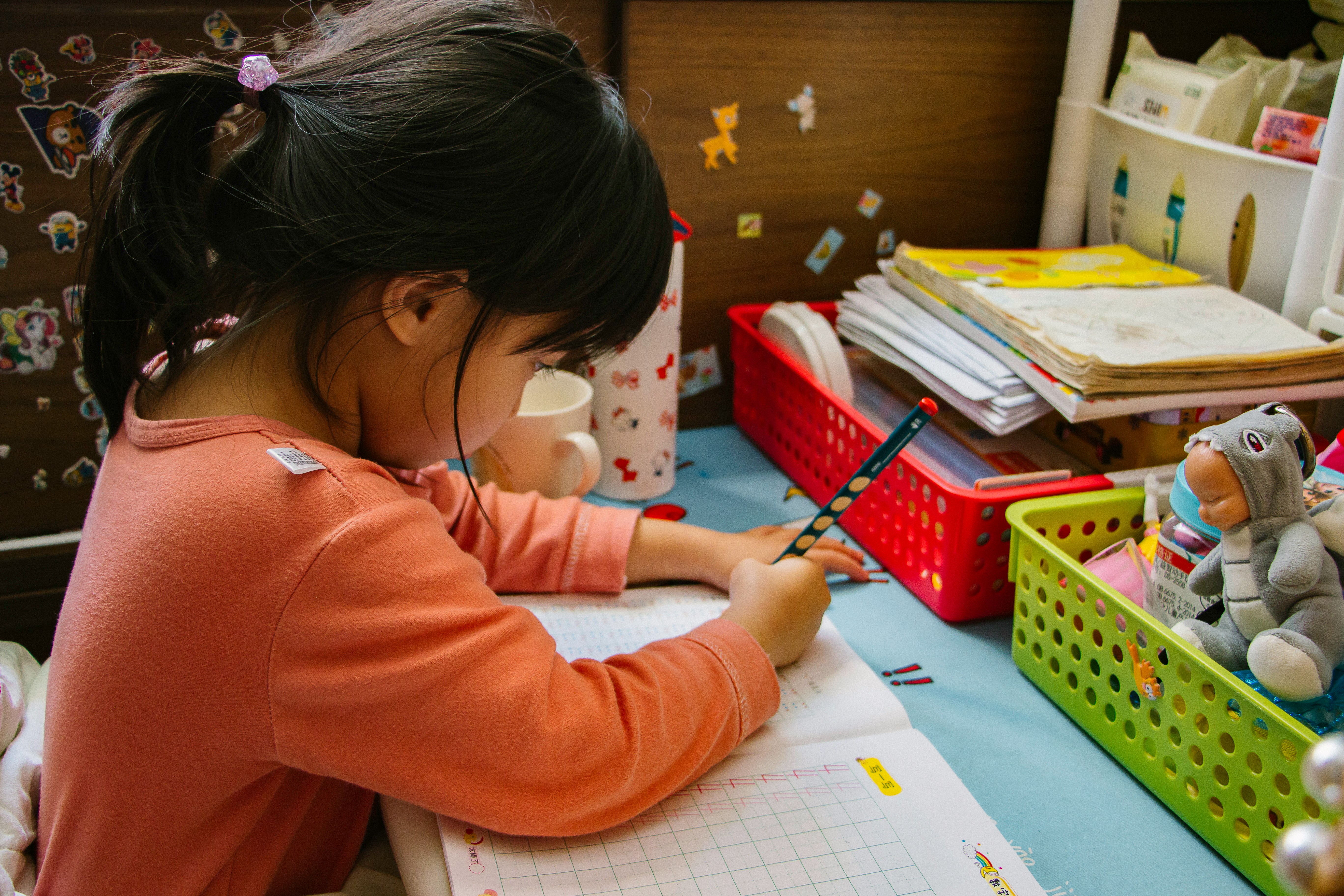 a girl is studying on the desk